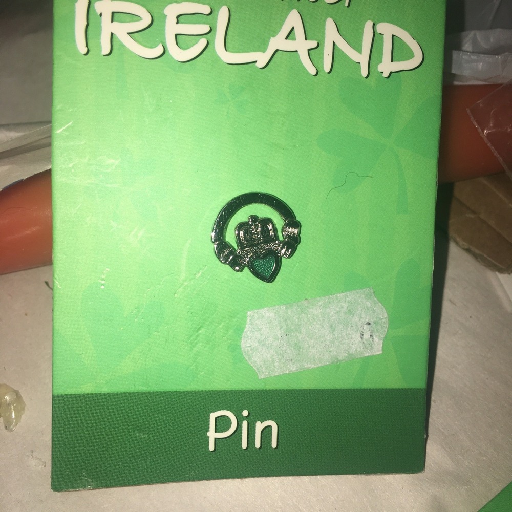 New Ireland Travel Souvenir Friendship Heart Silver Lapel Pin - Picture 2 of 4